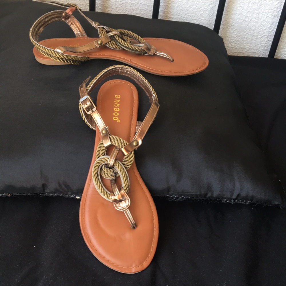BAMBOO Women’s Bronze Flats Size 7.5